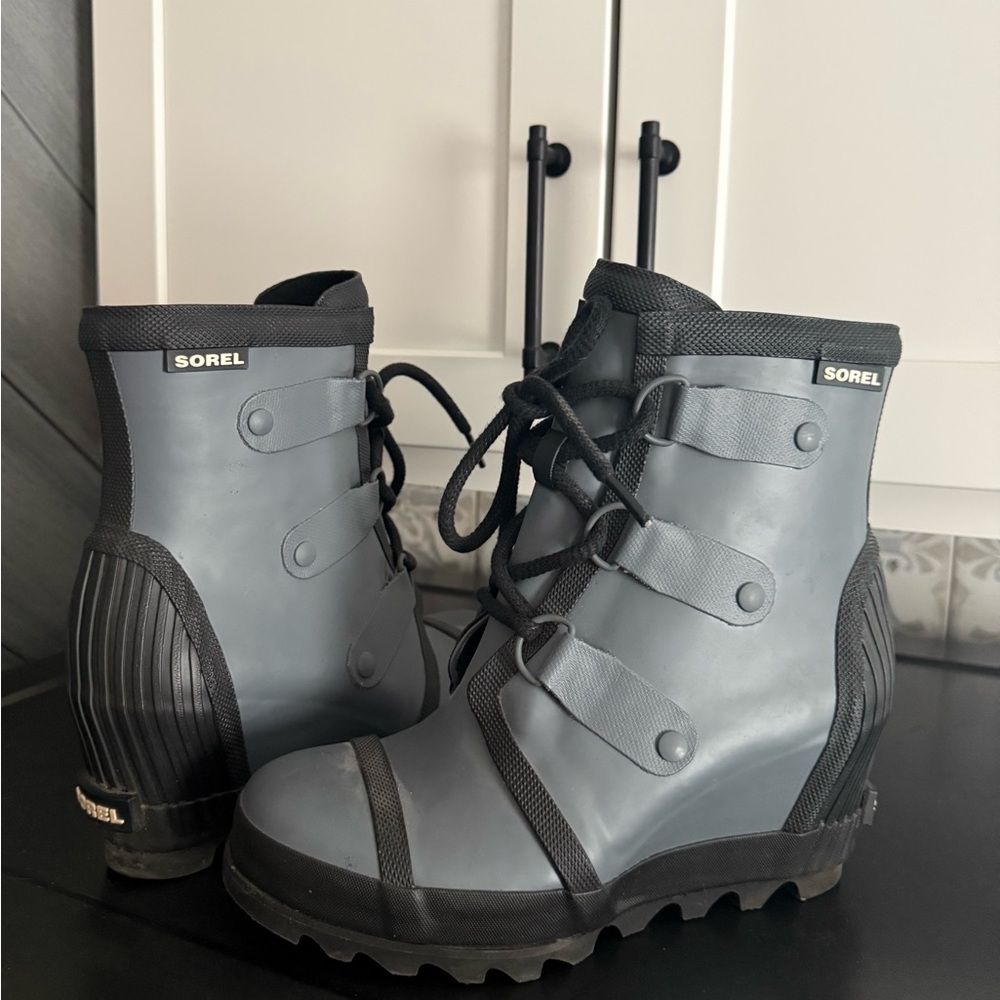 Sorel Wedge Mid-Calf waterproof boots